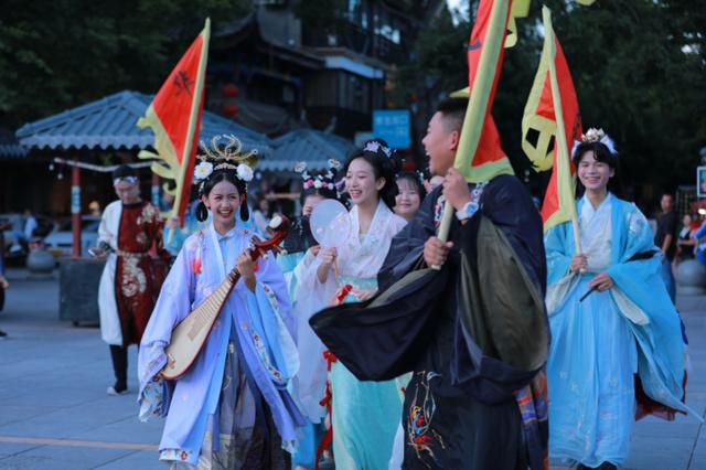 漢服實(shí)體店創(chuàng)業(yè)計(jì)劃書，漢服店創(chuàng)業(yè)企劃書？