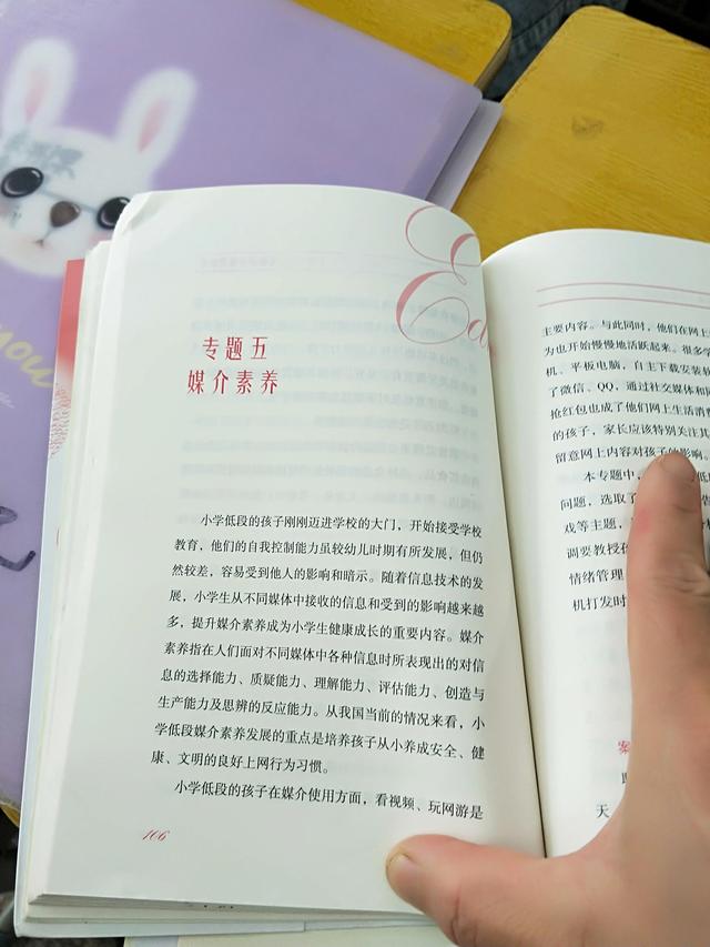 網(wǎng)絡的利弊英語作文80帶翻譯，互聯(lián)網(wǎng)的利弊英語作文120字？